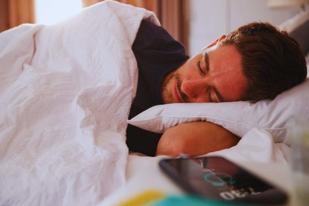 i pericoli del telefono accanto al letto