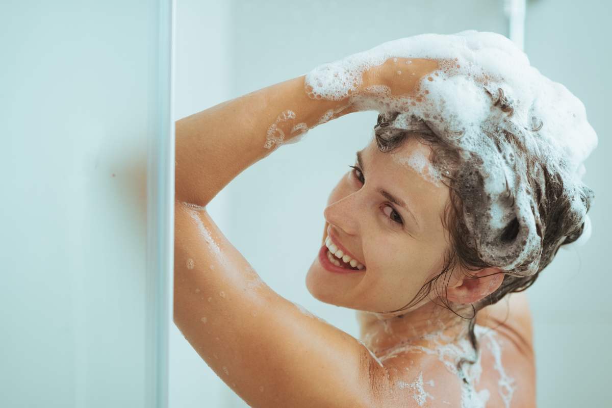 donna lava capelli